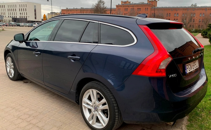 Volvo V60 cena 37999 przebieg: 215000, rok produkcji 2013 z Gniezno małe 781